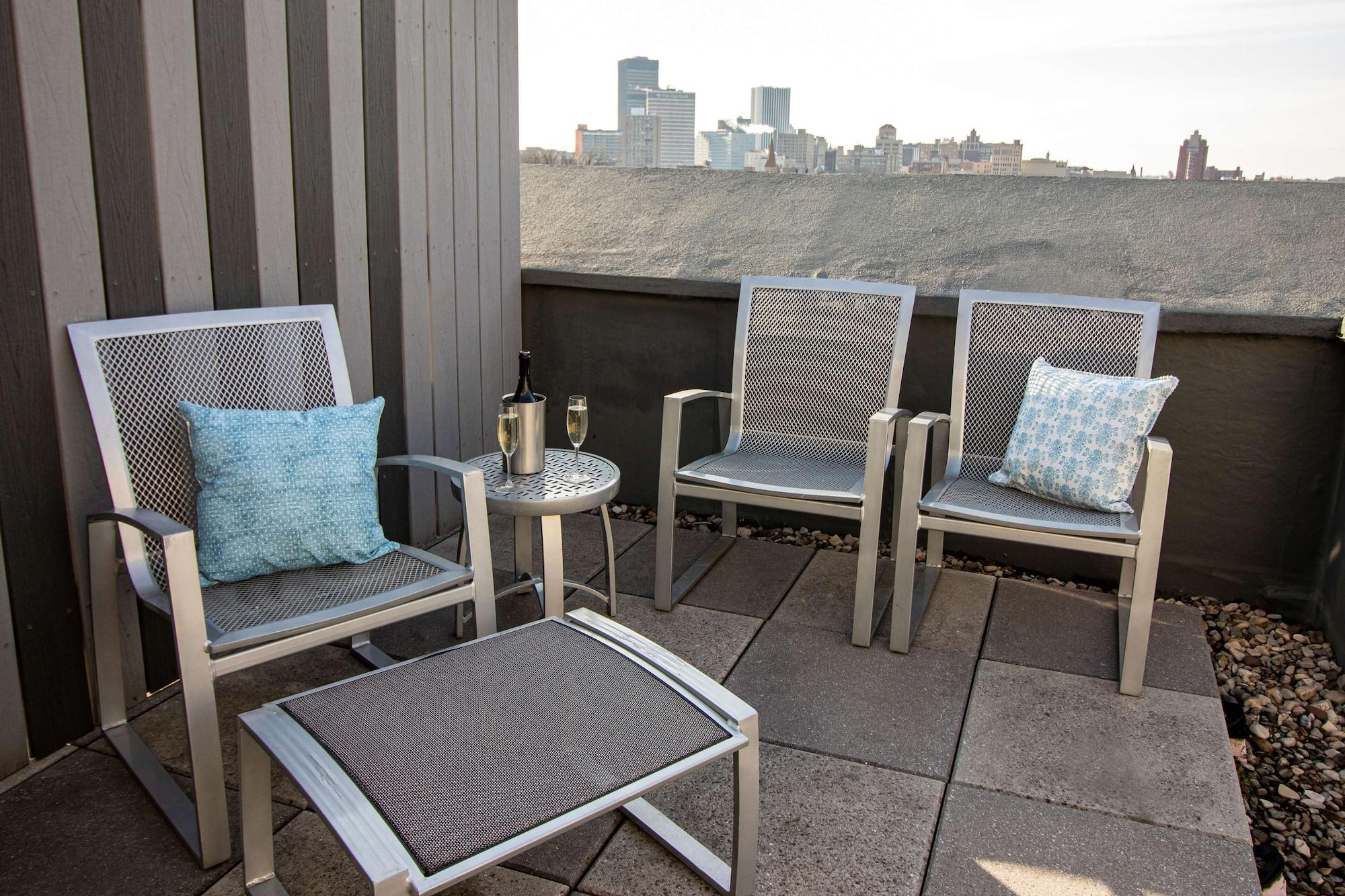 The Strathallan - A Doubletree By Hilton Rochester Exterior photo